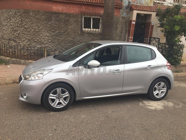 Voiture Peugeot 208 2015 à tiznit Diesel