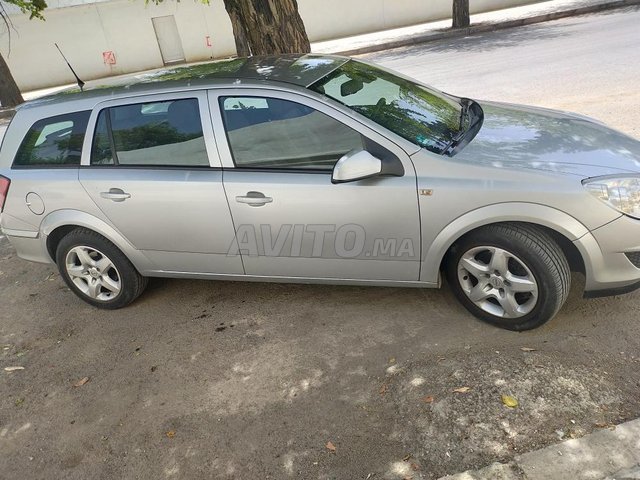Voiture Opel Astra 2010 à fès Diesel - 8 chevaux