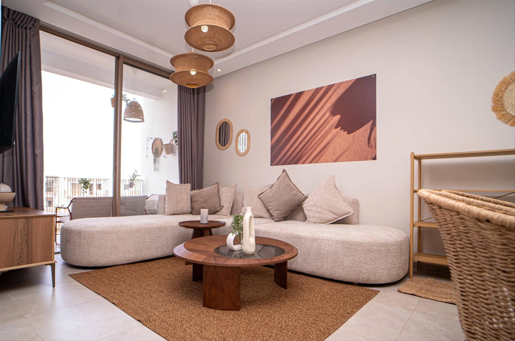 image 2 - Grande.jpeg